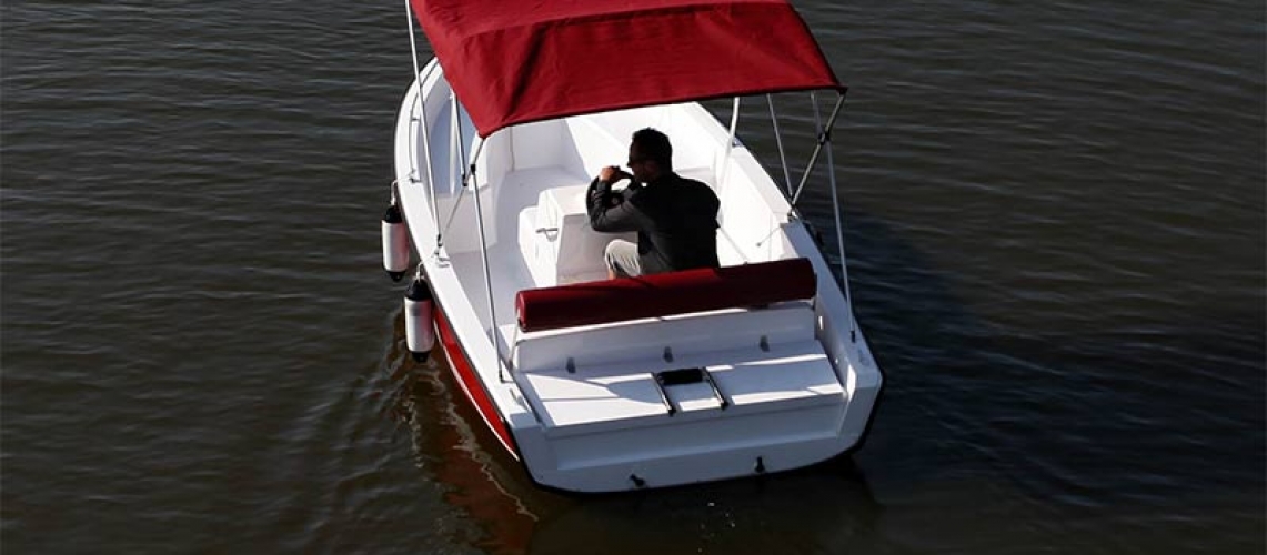 bateauelectriquesanspermissensas Floating